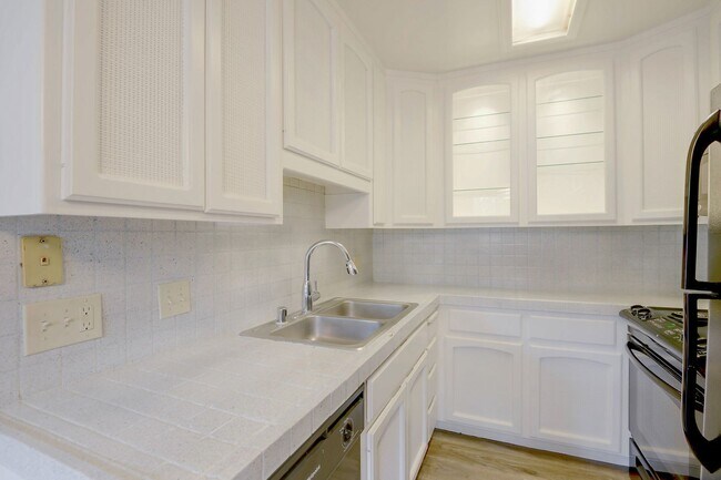 Building Photo - 2 br, 2 bath House - 978-A KIELY BLVD