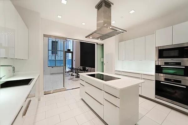 Building Photo - 113 Nassau St