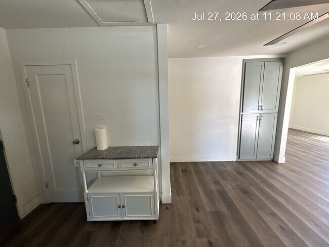 Building Photo - Cozy Home Now Available in Dinuba!!!