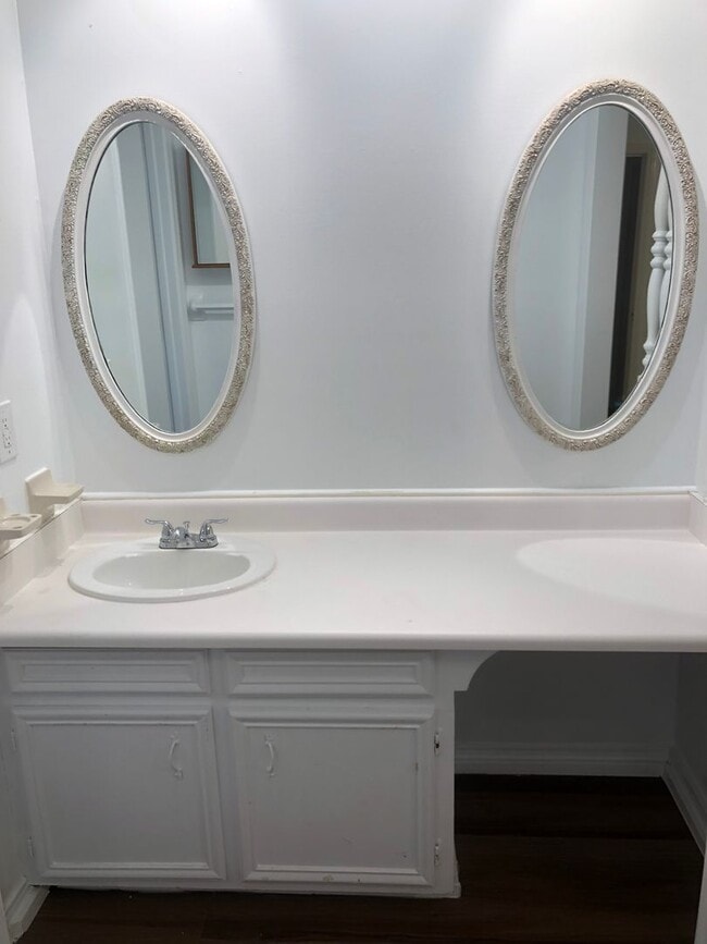 Building Photo - 110 Boxwood Pl N