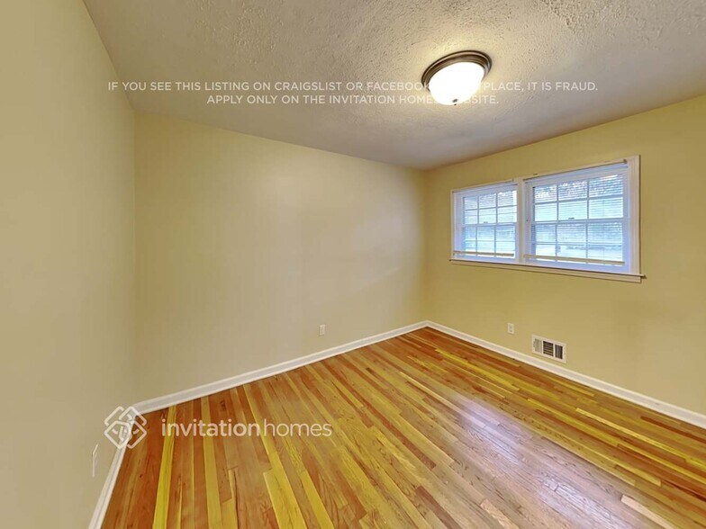 Building Photo - 2926 Pine Hill Dr