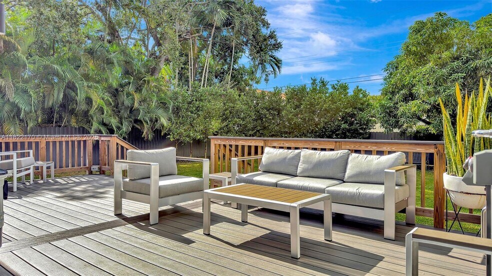 Building Photo - 130 SW 26th Rd