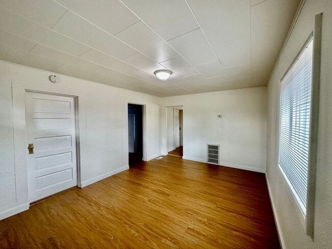 Building Photo - 2bdrm, 1 bath house with shed near Jeld We...