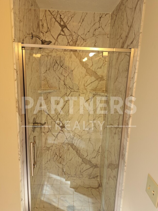 Building Photo - 844 Brookland Curv