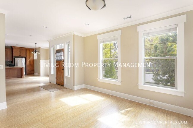 Building Photo - 2635 NE Sumner St