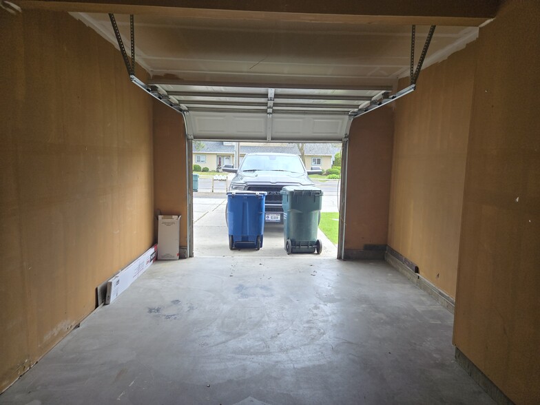 Garage - 1803 N Spokane St