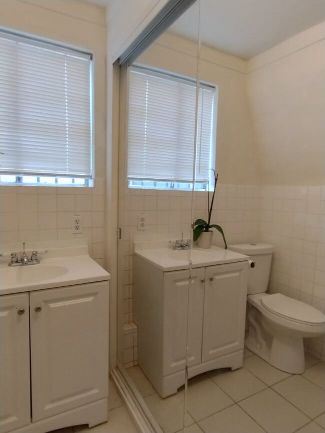 Building Photo - 810 Porter St