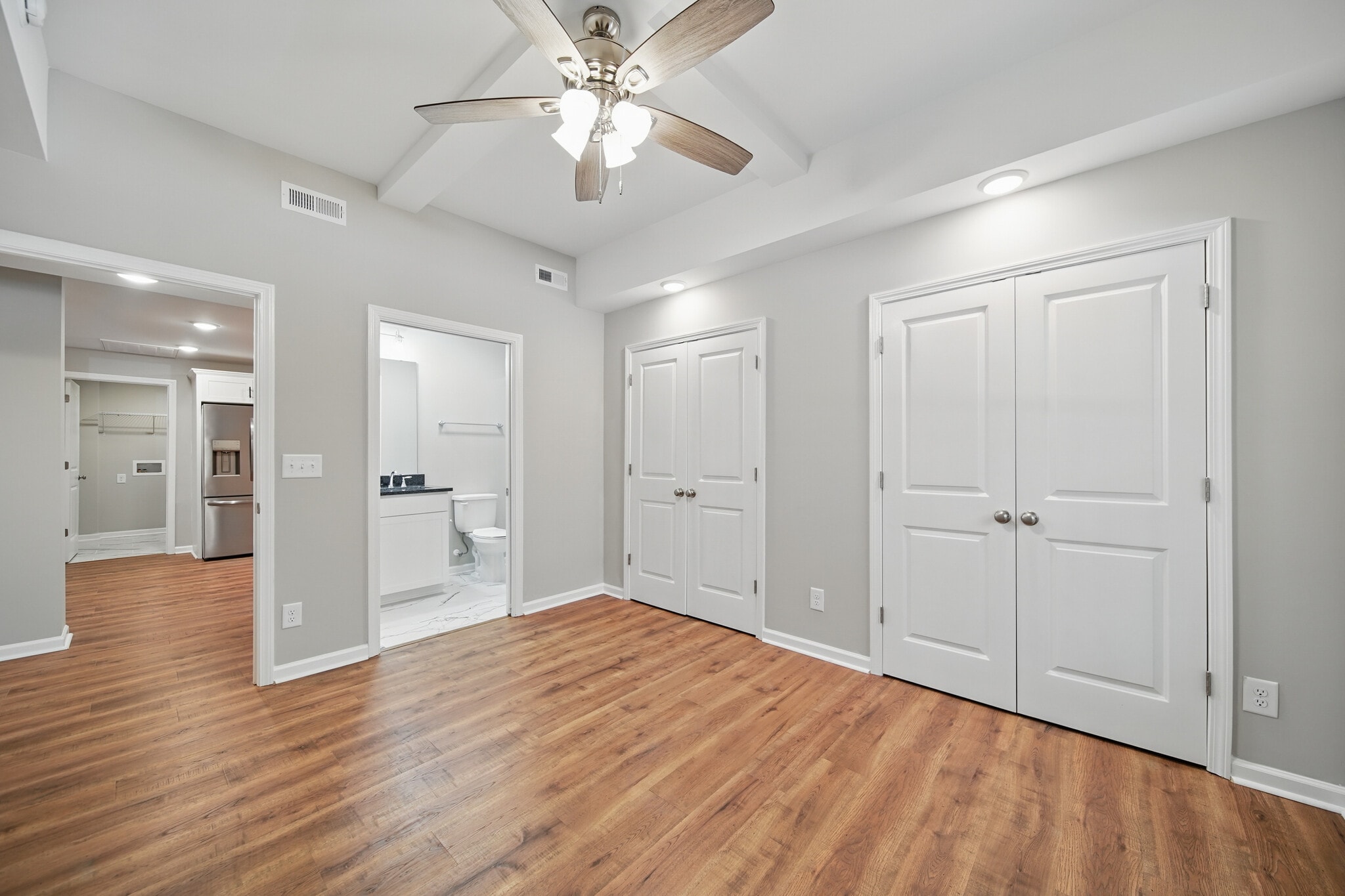 Main bedroom - 216 Legion Dr