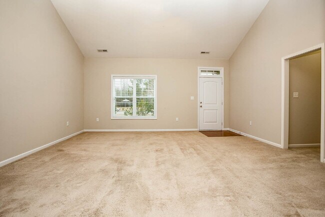 Building Photo - 3 Bedroom 2 Bathroom Nest in Raeford