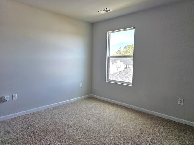 Building Photo - 1319 Birch Cir
