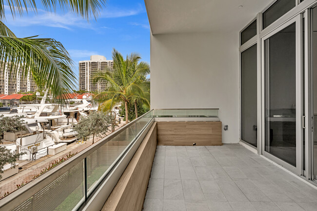 Building Photo - 3750 Yacht Club Dr