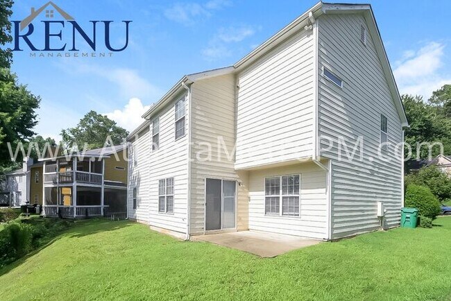 Building Photo - Now Available! 3 bedroom 3 bath!