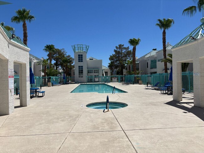 Building Photo - Beautiful 2Bed/2Bath 2nd floor condo located in the Highgate Condos gated community In Summerlin