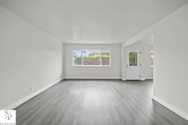 Building Photo - "Charming 2-Bed Sanctuary in the Heart of Downey – Your Ideal Urban Retreat Awaits!"