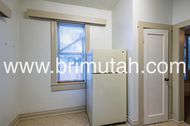 Building Photo - 368 S University St