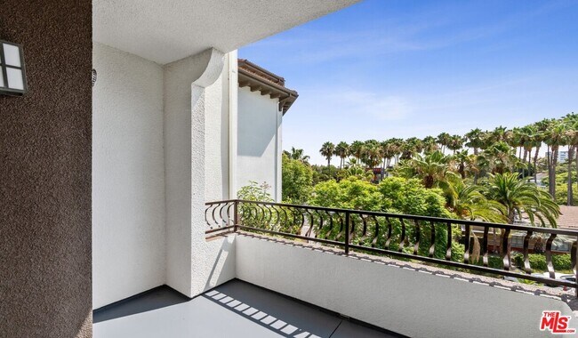 Building Photo - 6260 W 3rd St