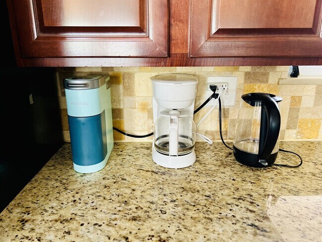 Building Photo - 7012 Ingalls St