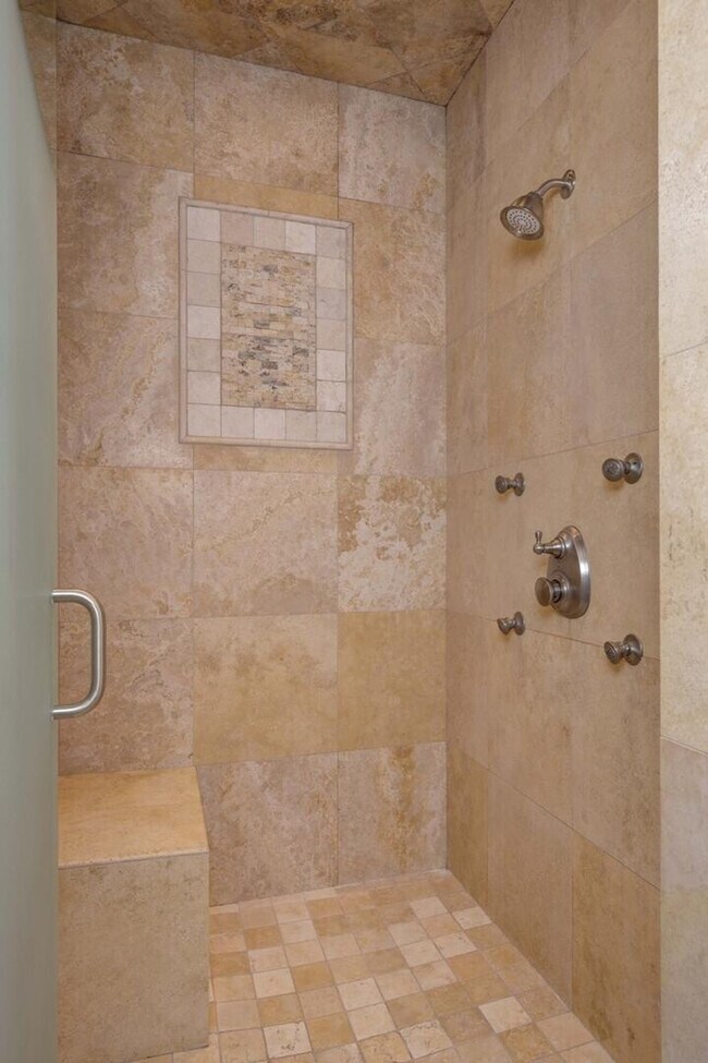 Building Photo - 14 Peaks View Dr