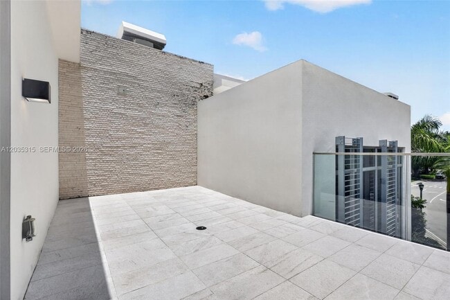 Building Photo - 3750 Yacht Club Dr