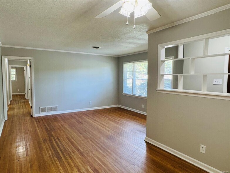 Building Photo - 664 Joryne Dr