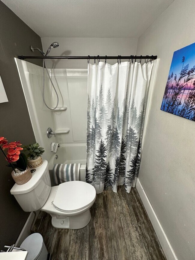 Building Photo - 2 bed, 1 bath home for rent in Waterloo