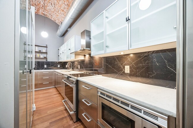 Building Photo - 105 S 12th St