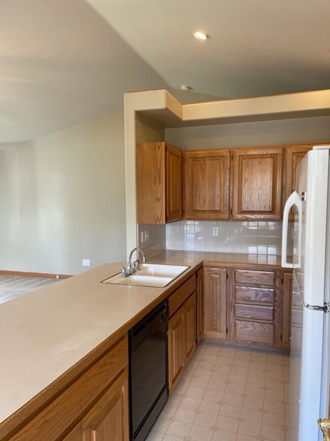 Building Photo - 4 Bed 2.5 Bath Home in Windsor