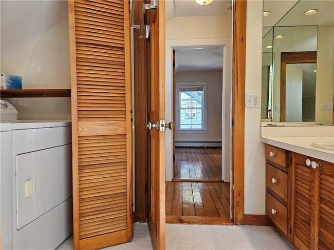 Building Photo - 10 Cherry St