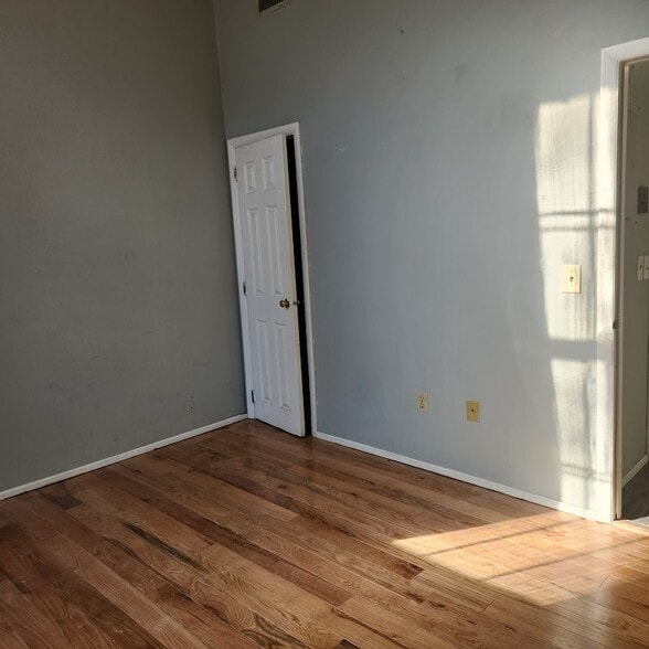 Building Photo - 926 Southbridge St