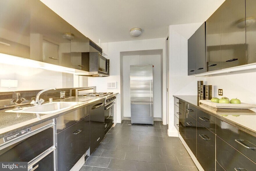 Building Photo - 950 25th St NW