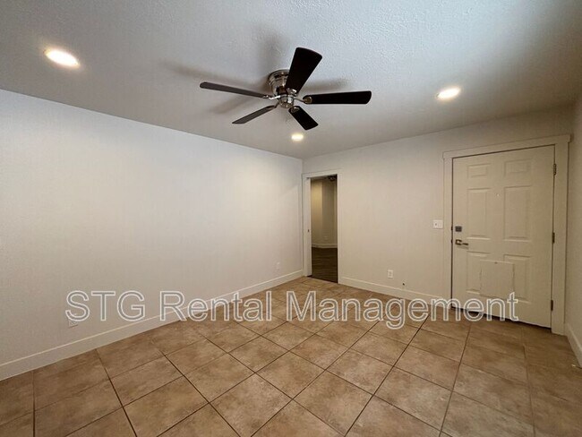 Building Photo - 696 N 600 W