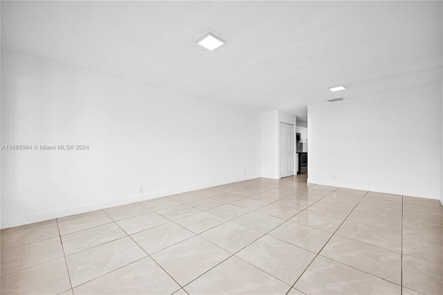 Building Photo - 18016 NW 40th Ct