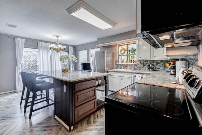 Building Photo - 202 Old Bridge Lake St