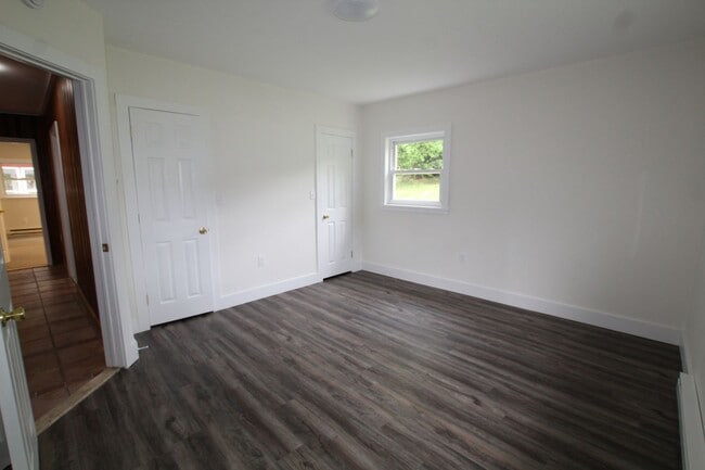 Building Photo - Large 4 bedroom, 2 bath home for rent in R...
