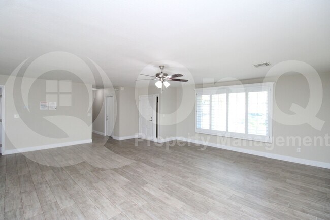 Building Photo - 1338 E Redfield Rd