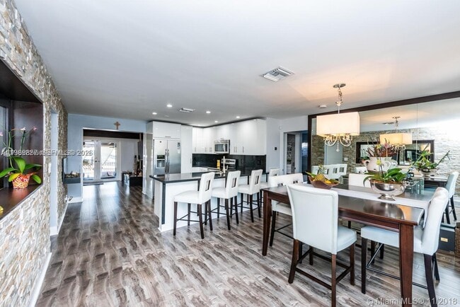 Building Photo - 2713 Sherman St