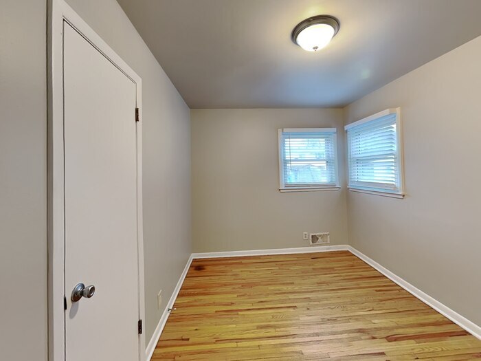 Building Photo - 1103 44th Ave NE