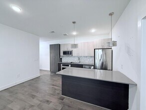 Building Photo - 4819 Caroline St