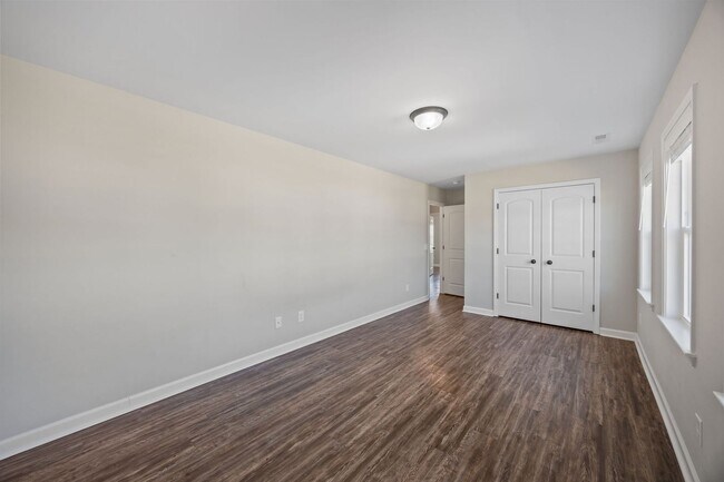 Building Photo - Welcome to Peyton's Lake!