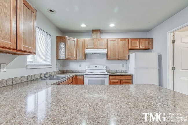 Building Photo - Agr02
