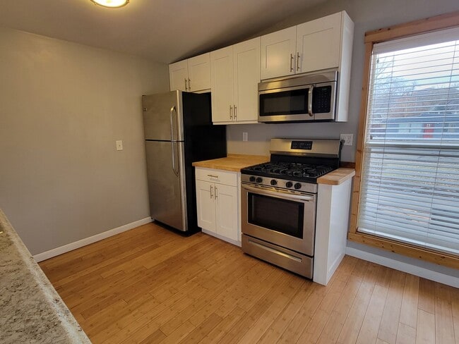 Building Photo - UTILITIES INCLUDED