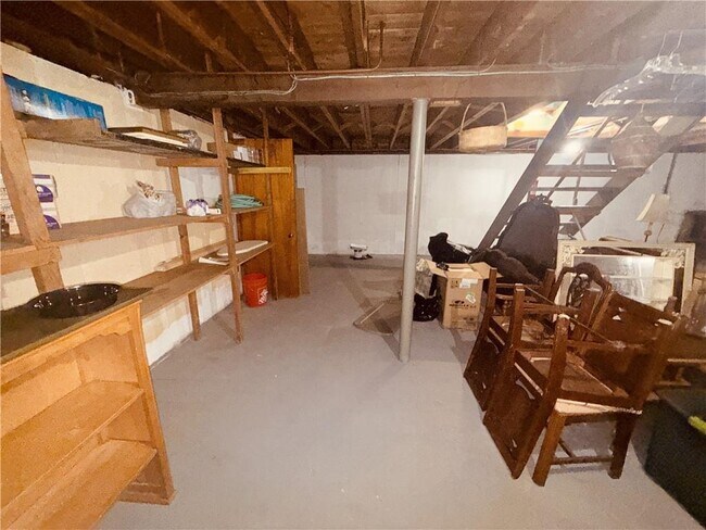 Building Photo - 25 1/2 Thurston Ave