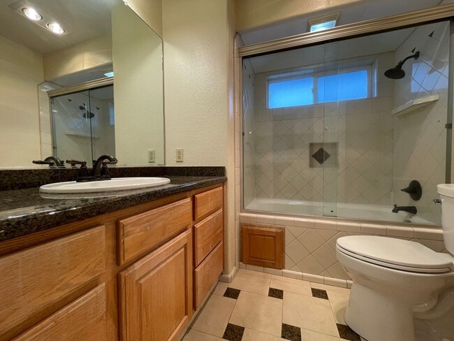 Building Photo - Spacious Citrus Heights Home with 3-Car Garage & Ample Storage