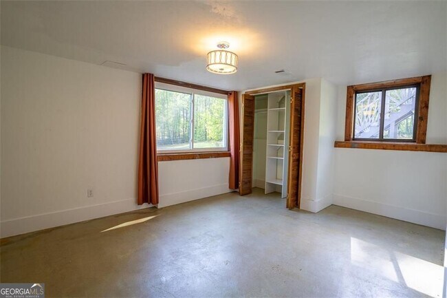 Building Photo - 1540 Magnolia Pl