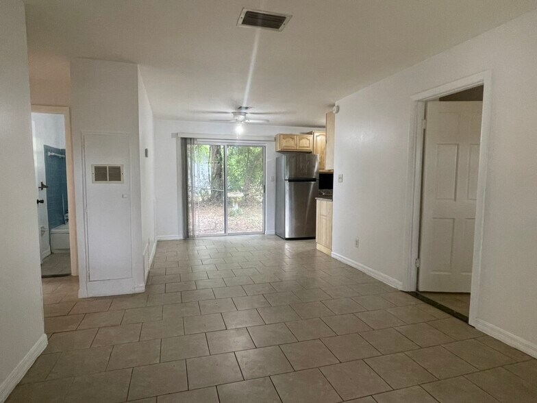 Building Photo - 702 Plumosa Ave