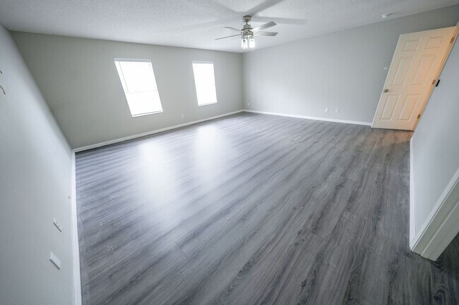 Building Photo - SPACIOUS 4 BEDROOM 2.5 BATH TWO STORY CLERMONT HOME