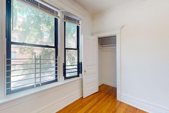 Floorplan - 5401-5403 S. Woodlawn Avenue