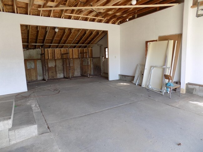 Building Photo - 1005 E North St