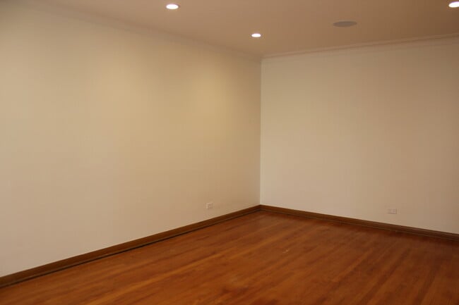 Building Photo - 7615 W Devon Ave