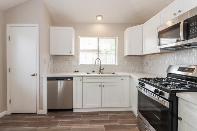 Building Photo - 20810 Union Park Dr